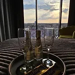Golden Horizon Hanza Tower - Spa&sky View Appartamento *