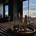 Golden Horizon Hanza Tower - Spa&sky View Appartamento *