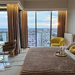 Appartamento Golden Horizon Hanza Tower - Spa&sky View