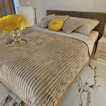 Apartment Golden Horizon Hanza Tower - Spa&sky View *