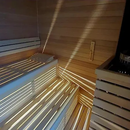 Golden Horizon Hanza Tower - Spa&sky View Apartment