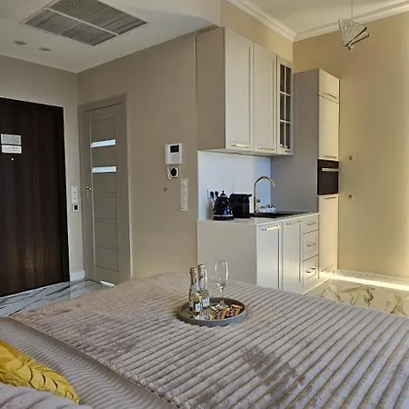 Apartment Golden Horizon Hanza Tower - Spa&sky View