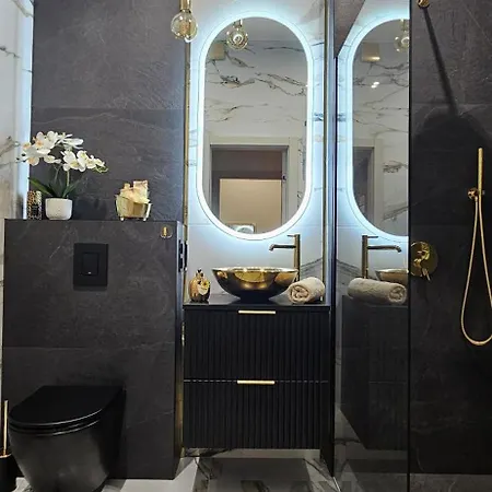 Golden Horizon Hanza Tower - Spa&sky View Apartment