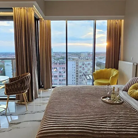 Apartment Golden Horizon Hanza Tower - Spa&sky View