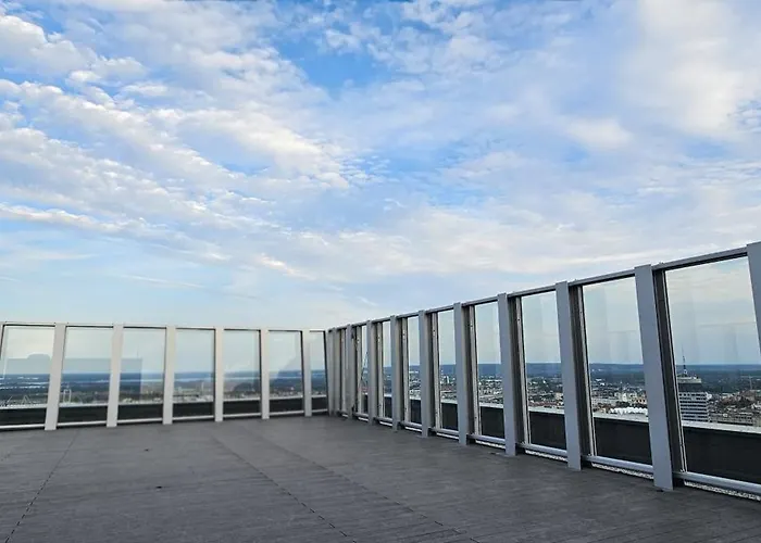 Golden Horizon Hanza Tower - & Sky View *