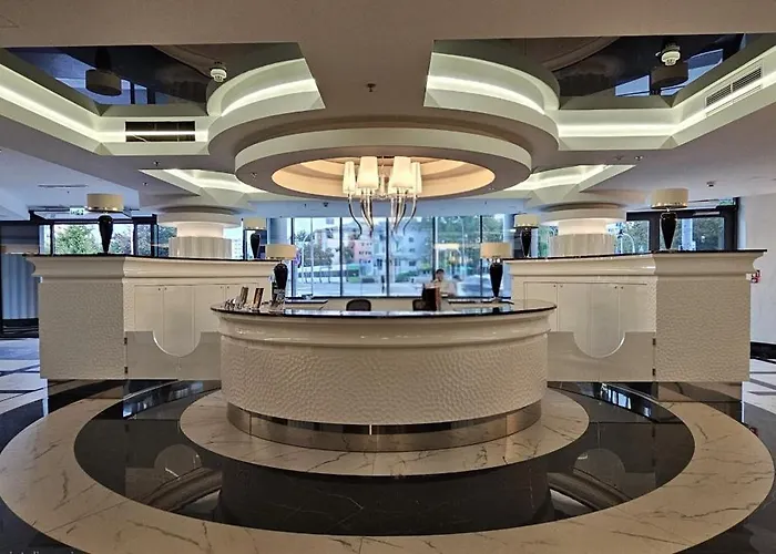 Golden Horizon Hanza Tower - & Sky View Апартаменты *