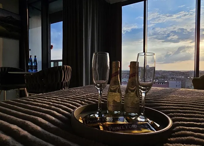 Golden Horizon Hanza Tower - & Sky View Апартаменты *