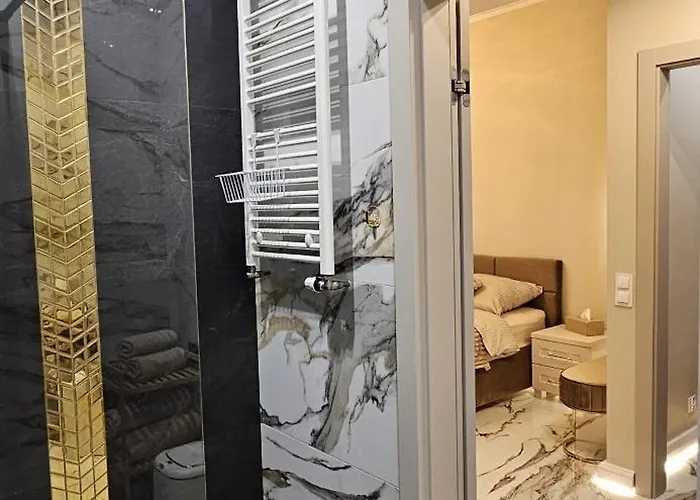 Golden Horizon Hanza Tower - & Sky View