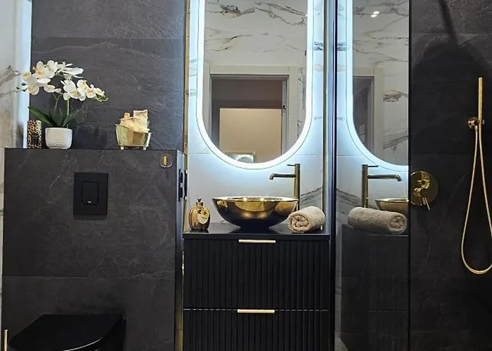 Golden Horizon Hanza Tower - & Sky View Apartment