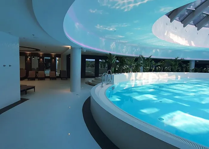 Golden Horizon Hanza Tower - Spa&sky View