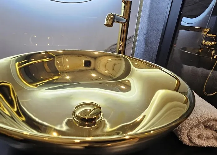 Golden Horizon Hanza Tower - & Sky View *